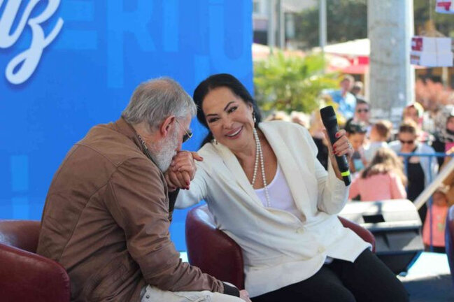 "Selvi boylum, Al Yazmalım"ın 2 əfsanə siması illər sonra bir arada - FOTO/VİDEO