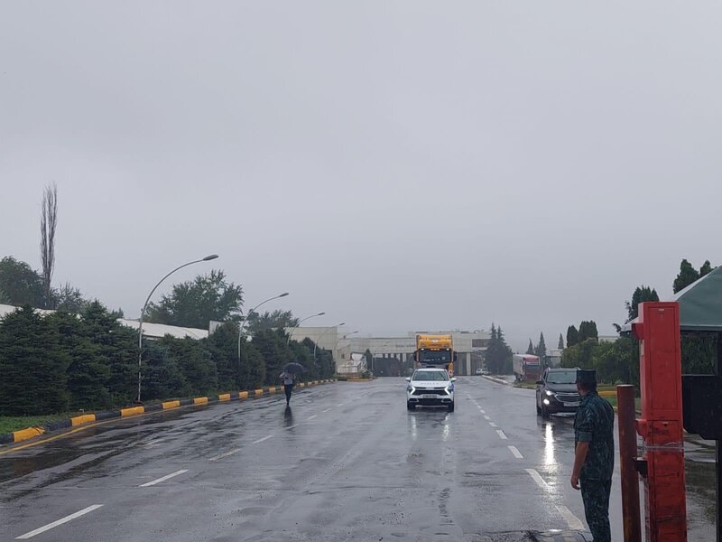 Rusiya Qızıl Xaç Cəmiyyətinin Qarabağ erməniləri üçün göndərdiyi ərzaq dolu TIR Ağdam istiqamətində hərəkət edir