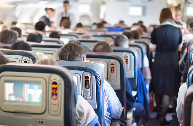 "Ryanair" təyyarədə asayişi pozanlar üçün yeni cərimə tətbiq etdi