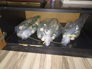 Şadlıq sarayında saxtakarlıq: araqları özləri istehsal edirmiş...