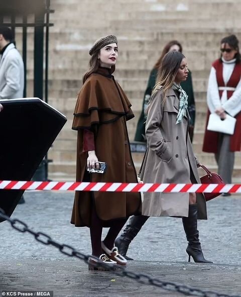 Makronun 70 yaşlı arvadı məşhur "Netflix" serialının çəkiliş meydançasında görüntülənib - FOTO