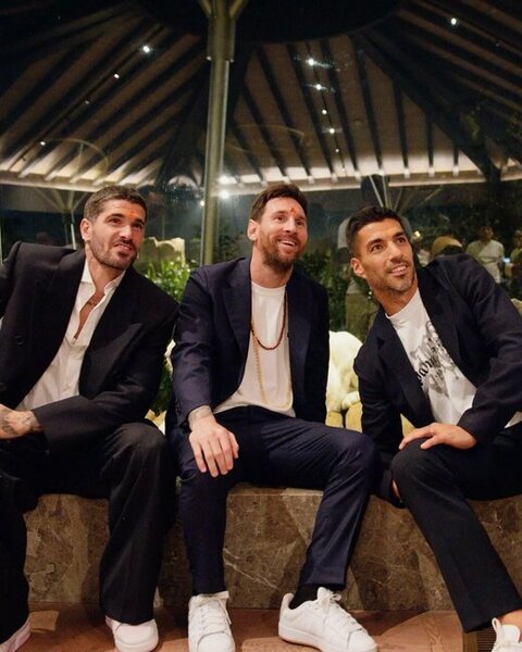 Messi Hindistanın ən varlı ailəsinin üzvləri ilə bir arada - Fotolar