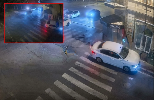 Sürücü sürət həddini aşıb qəza törətdi, işıqfora çırpıldı - ANBAAN VİDEO