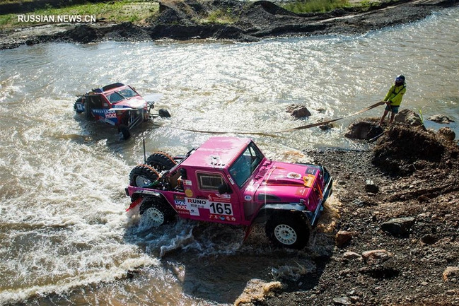 Çində avtomobil yarışında on dörd nəfər xəsarət alıb