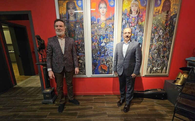 Səfir Xalq rəssamının qalereya və emalatxanasını ziyarət edib