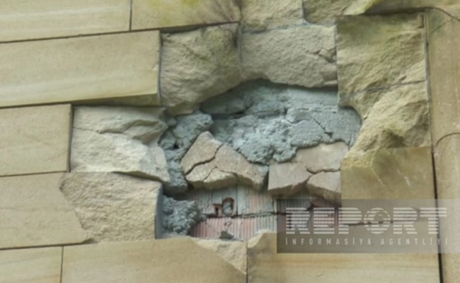 Balakəndə fərdi evə ildırım düşdü: Divar deşildi