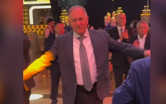 Generallar Şükür Həmidovun qızının toyunda rəqs etdilər - Video