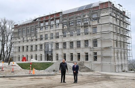 Prezident Şuşada inzibati binanın əsaslı təmiri ilə tanış oldu - FOTO