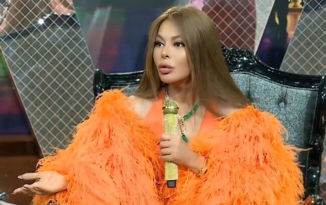 "Gəlib və əli ilə çiynimə vurur..." - Aygün Kazımova Eldənizlə yaşanan HADİSƏDƏN DANIŞDI - VİDEO