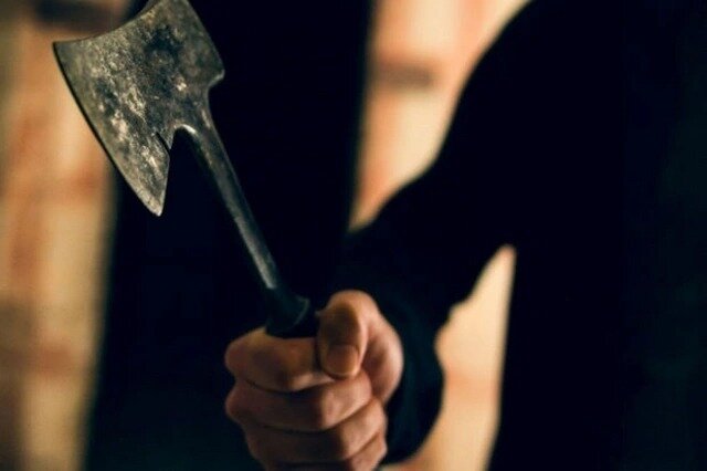 Hamburqda naməlum şəxs polisə balta ilə hücum çəkdi