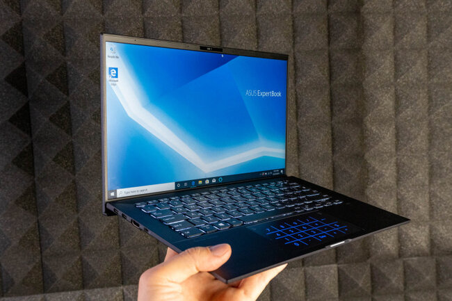 Dünyanın ən yüngül noutbuku - 880 qram...