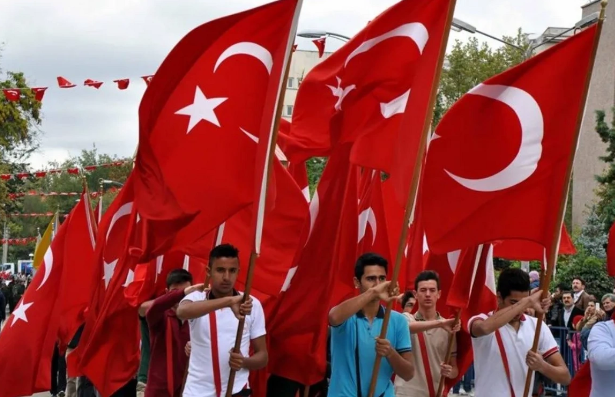 Türkiyəli nazir: "Orduya göndərməyə gənclər tapmaya bilərik"