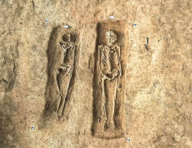 Əbədi Birlikdə... 1000 il əvvələ aid ər-arvadın skeletleri tapıldı
