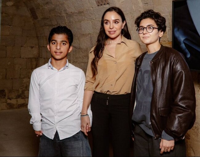 Leyla və Arzu Əliyevalar qızları ilə sərgidə... - Fotolar