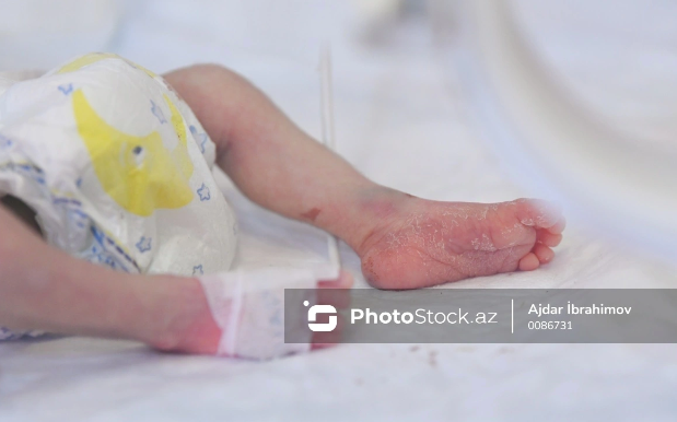 DƏHŞƏTLİ CİNAYƏT: 17 yaşlı qız uşaq dünyaya gətirdi, onu gizlətmək üçün bıçaqladı