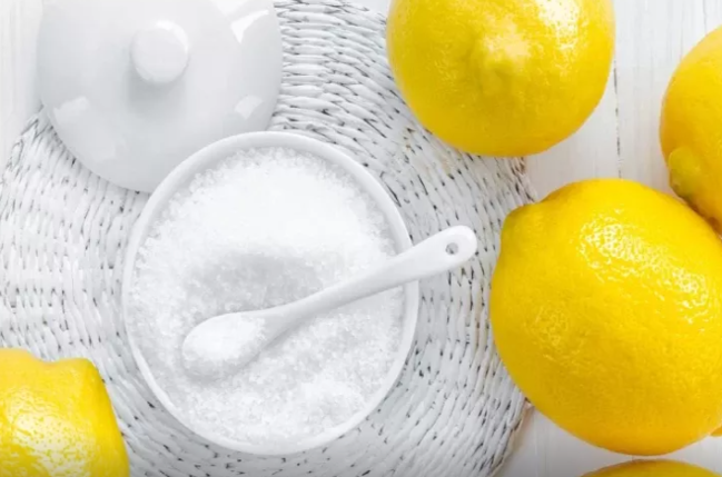 Limon suyu və duz qarışığının bilmədiyiniz FAYDASI