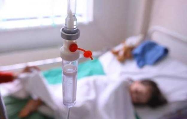 Qazaxıstanda zəhərli hörümçəyi udan körpə qız komaya düşdü