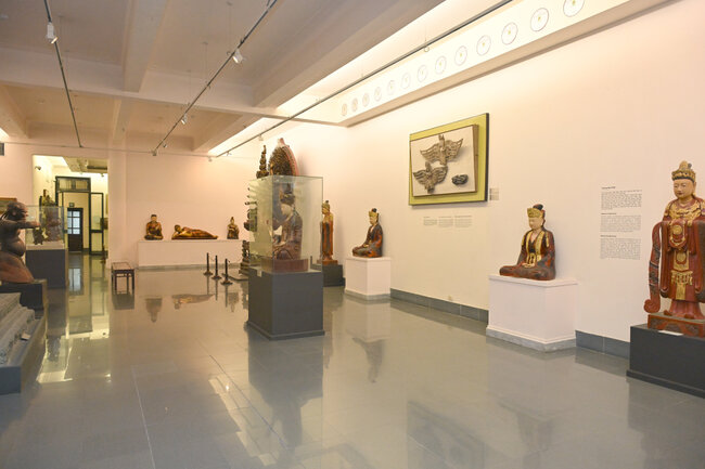 Leyla Əliyeva Vyetnamda muzeydə - Fotolar