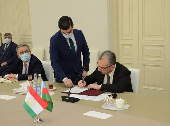 Tacikistanlı qonaqlar Bakı Şəhər İcra Hakimiyyətində qəbul edilib