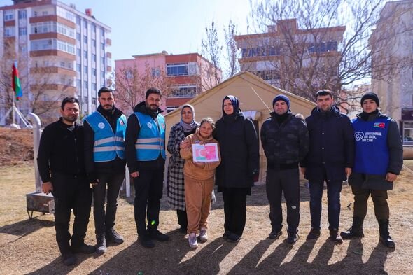 Azərbaycan könüllülərinin zəlzələ bölgəsindəki növbəti günü - FOTO