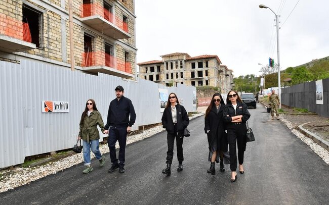 Prezident ailəsi ilə Şuşada - FOTOLAR