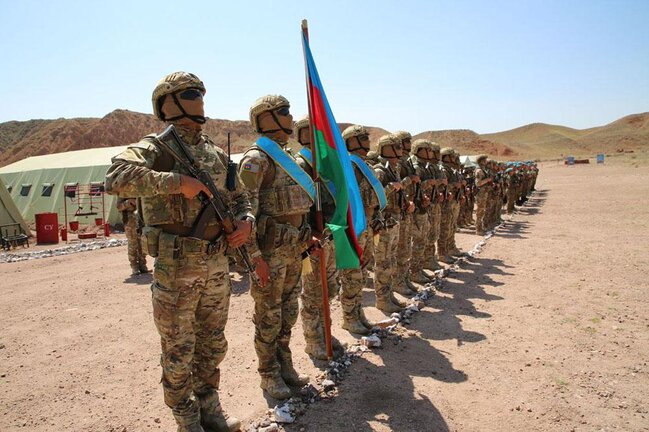 Kərim Vəliyev Azərbaycan və Qazaxıstan hərbçilərinin təlimini izlədi