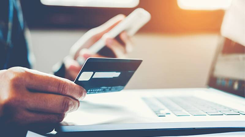 "Qarabağ" kafesində oğurluq - Ofisiant kababçının kartını "partlatdı"