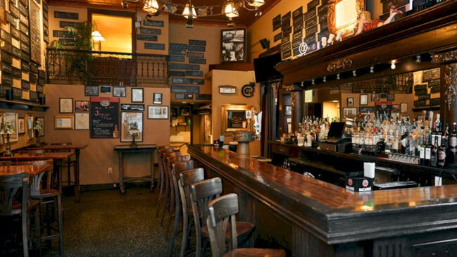 "Rich Life"da dava: Xanım tanışı ilə ad gününə getdi, restorana 7500 manat ziyan vurdu