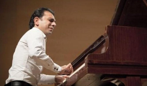 Musiqimizi dünyada təmsil edən Emil Əfrasiyab: "Ermənilər azərbaycanlı olduğumu biləndə evimin şüşələrini sındırdılar"