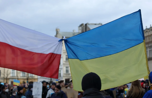 Polşa prezidenti bəzi ukraynalılar üçün sosial müavinətləri ləğv etdi