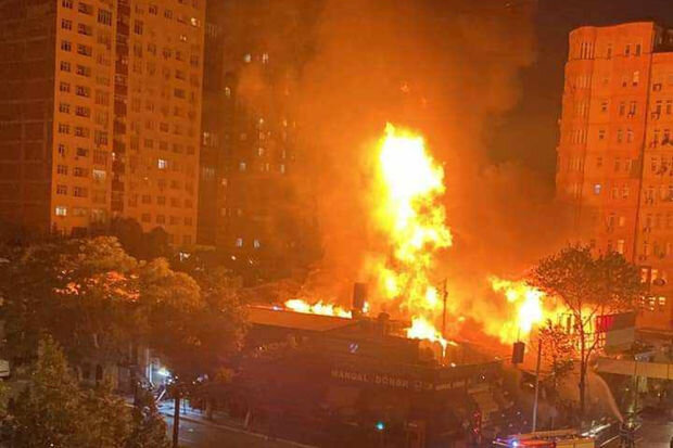 "Ağ çiçəyim" gül mağazası yanır - YENİLƏNİR - VİDEO