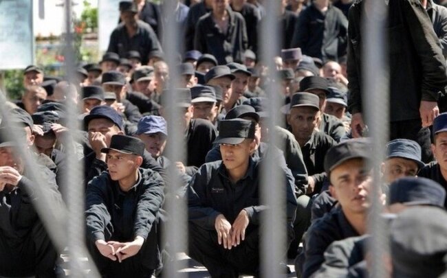 Özbəkistan Prezidenti 488 məhkumu əfv edib