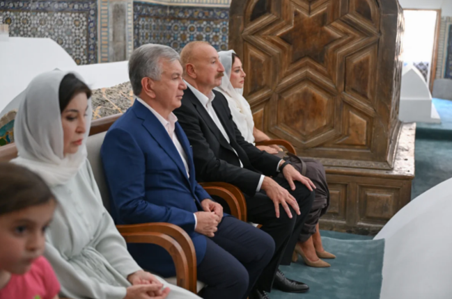 Azərbaycan ilə Özbəkistanın prezidentləri və birinci xanımları Buxaradakı "Poyi-Kalon" kompleksi ilə tanış olublar - FOTO - VİDEO