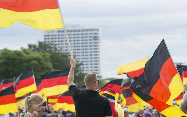 Almaniyada kişilər Bundesverin icazəsi olmadan xaricə gedə bilməyəcəklər