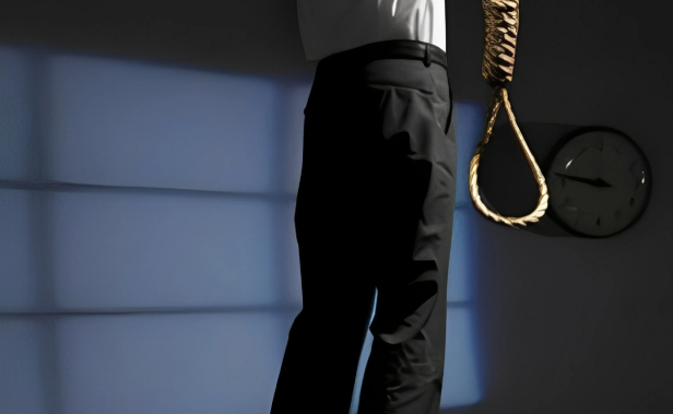 Paytaxtda kişi özünü asdı