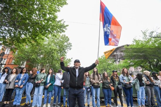 Ermənistan müxalifəti İrəvanın mərkəzi küçələrini bağladı - Fotolar