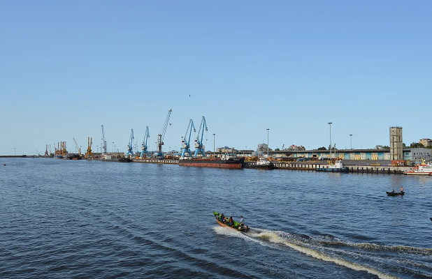 İranın Bəndər-Pol limanı bombalandı: Ölənlər var