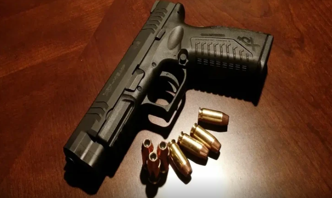 Arvadını boşayan kişi atəşfəşanlıq etdi