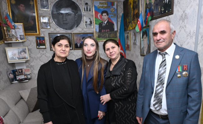 Leyla Əliyeva və Alyona Əliyeva Gəncə Memorial Kompleksini və Milli Qəhrəman Natiq Qasımovun ailəsini ziyarət ediblər