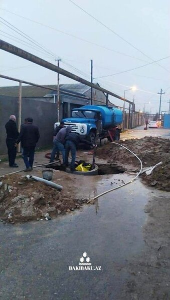 Bakının qəsəbələrində yağış fəsadlarının aradan qaldırılması davam etdirilir
