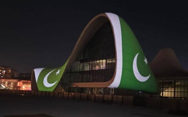Heydər Əliyev Mərkəzi Pakistan bayrağının rəngləri ilə işıqlandırıldı