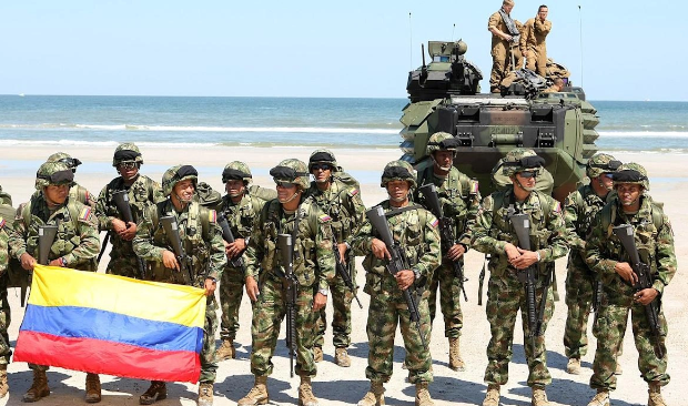 Kolumbiya Venesuela ilə sərhədə ordu yığır