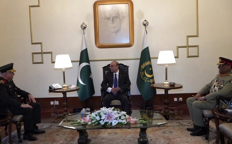 Pakistan Prezidenti Türkiyənin Baş Qərargah rəisini təltif edib