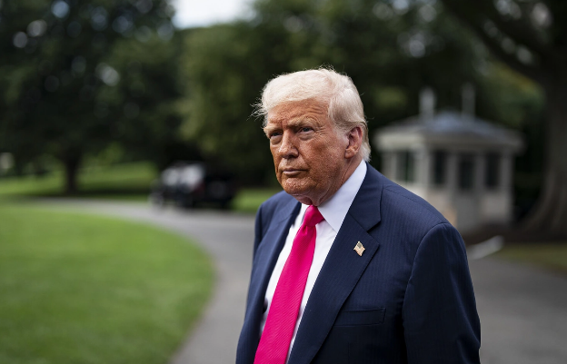 Tramp yanğınlardan zərər çəkənlərə ayrılan 100 milyon dolların yoxa çıxdığını bildirib