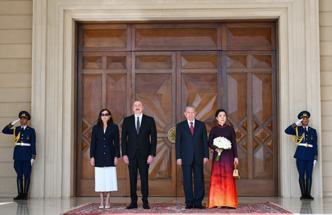 Rəsmi qarşılama mərasimindən - Fotolar