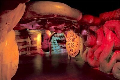 Burada insan ağzının içində gəzirlər - Qəribə məkan