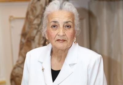 "Anam məni zorla özümdən 20 yaş böyük kişiyə ərə verdi..." - FOTO