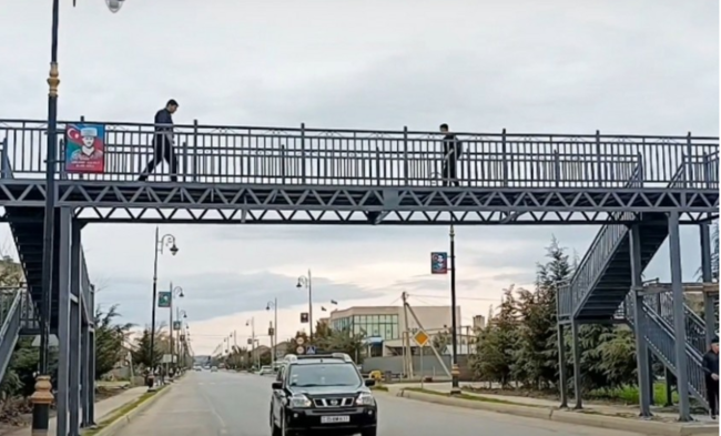 Cəlilabadda ilk yerüstü piyada keçidinin inşası yekunlaşıb