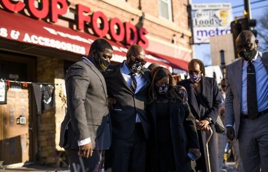 Qaradərili Corc Floydun ailəsi 27 milyon dollar təzminat alacaq