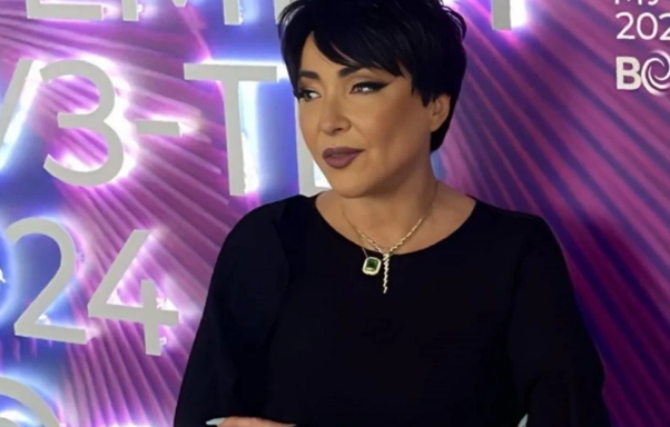 Rusiyalı məşhur mərasimə milyon dollarlıq zinət əşyası ilə gəldi